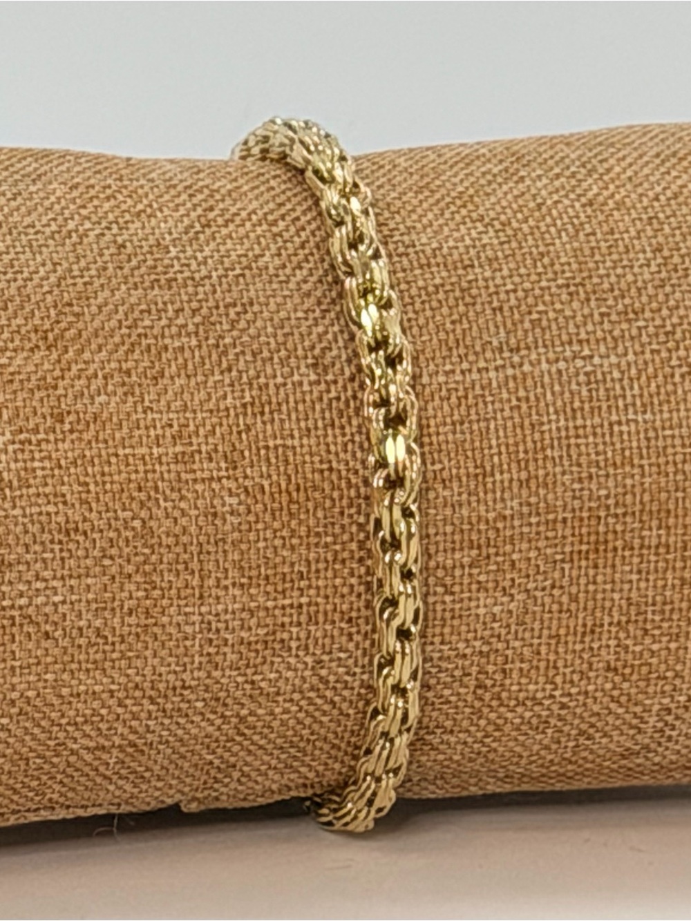 14K Gold Wheat Spiga Bracelet - 8 inches, 5mm wide, 6.585 grams - made in Peru